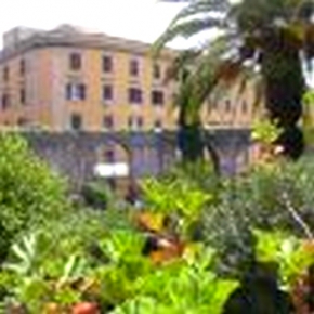 Двухэтажный дворец в центре Рима